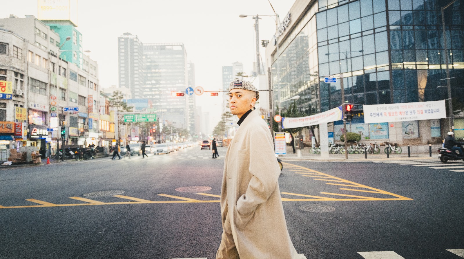 Capture timeless memories in Seoul as you stroll through iconic streets showcasing the perfect blend of modern architecture and traditional charm with every snap taken by a skilled photographer.